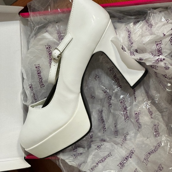 Funtasma Mary Jane Pump, White, Size 10 - Picture 1 of 8
